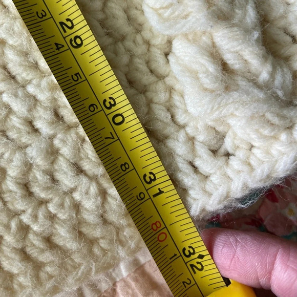 Beautiful Cream Handmade Cable Crochet Knit Poncho Button Front Sz Medium - Picture 6 of 11